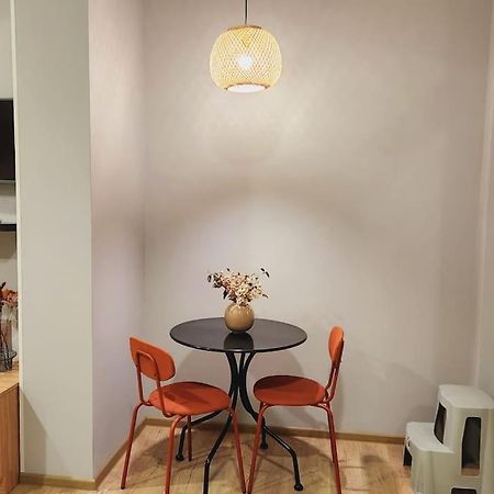 Studio With Balcony In Old City Тбилиси Екстериор снимка