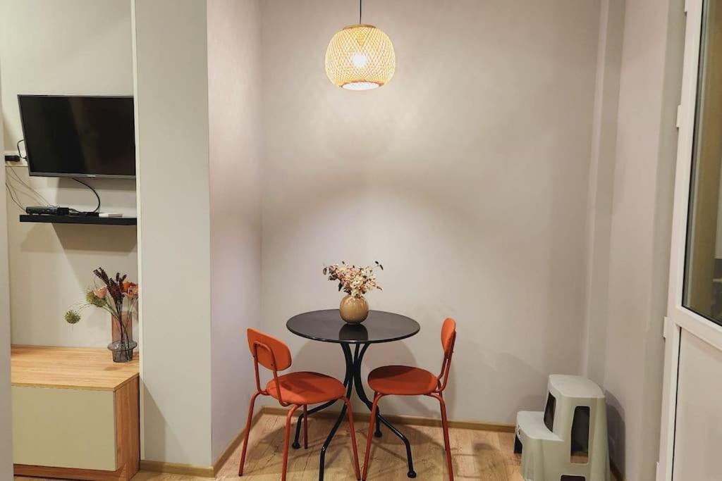 Studio With Balcony In Old City Тбилиси Екстериор снимка