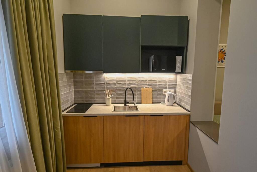 Studio With Balcony In Old City Тбилиси Екстериор снимка