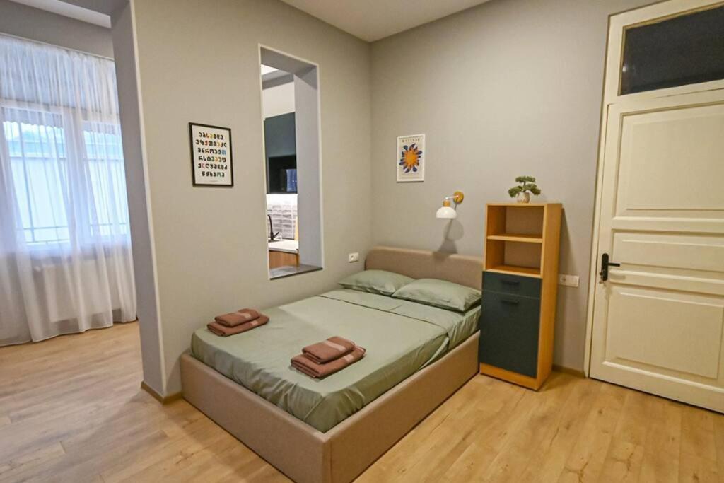 Studio With Balcony In Old City Тбилиси Екстериор снимка