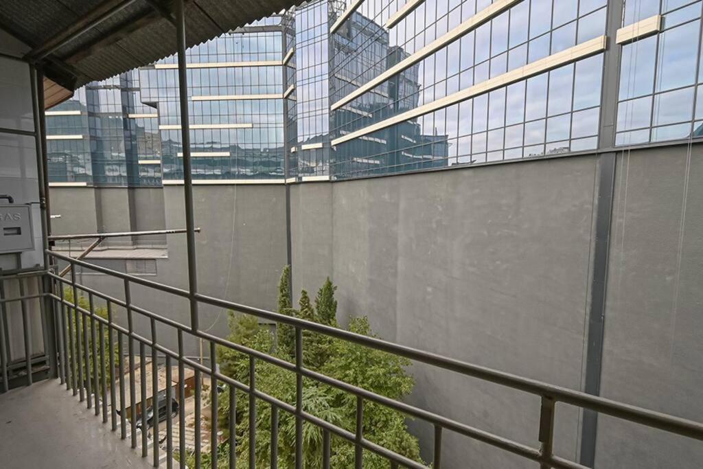 Studio With Balcony In Old City Тбилиси Екстериор снимка